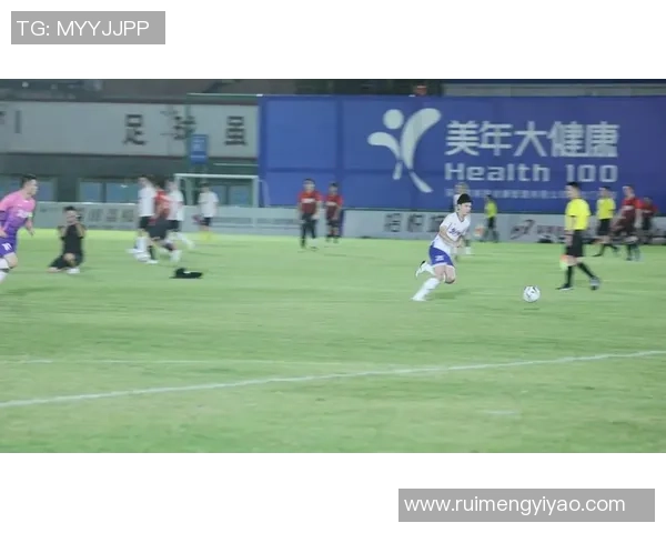 足球巨星远程射门精彩瞬间集锦展现绝佳技术与力量 足球巨星远程射门精彩瞬间集锦展现绝佳技术与力量