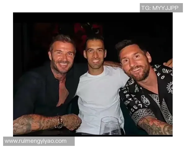 足球明星绅士风范正装魅力展现时刻的精彩瞬间与时尚品味