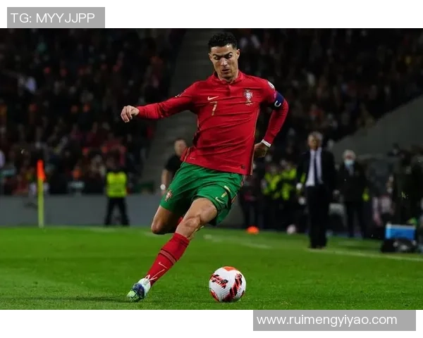 足球明星C罗近期获奖情况揭秘及其对职业生涯的影响分析 足球明星C罗近期获奖情况揭秘及其对职业生涯的影响分析