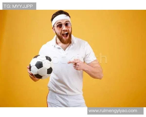 足球明星佩戴墨镜的高清写真展现独特魅力与风格 足球明星佩戴墨镜的高清写真展现独特魅力与风格